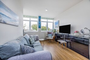 Apartment, 2 Bedrooms | Living room - Spinnaker View Apartment (Gosport)
