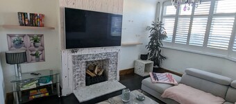 이프스위치 중심부에 위치한 정원이 있는 넓은 3베드 홈