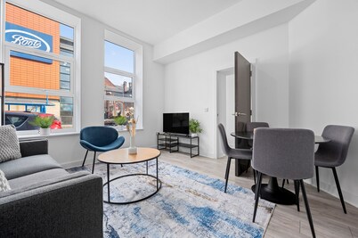 Modern 2Bd City Apartment