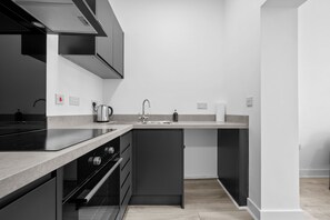 Apartment, 2 Bedrooms | Private kitchen - Modern 2Bd City Apartment (Warrington)