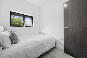 Apartment, 2 Bedrooms - Modern 2Bd City Apartment (Warrington)