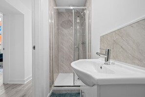 Apartment, 2 Bedrooms | Bathroom