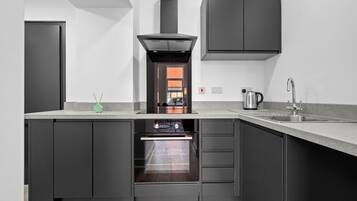 Apartment, 2 Bedrooms | Private kitchen