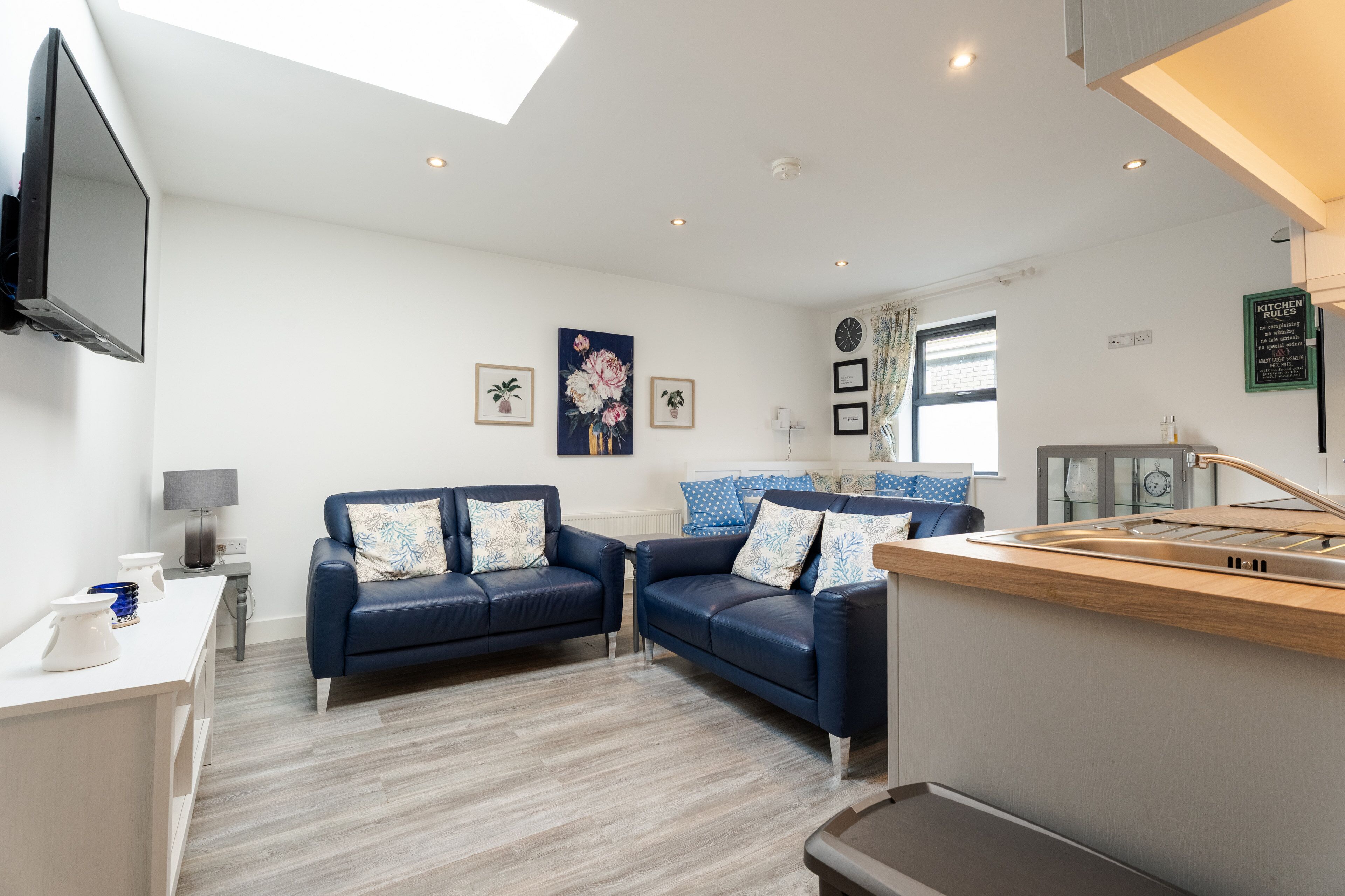 Apartment, 3 Bedrooms | Living room