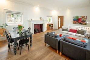 Apartment, 2 Schlafzimmer | Wohnzimmer