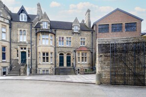 Exterior - Historic 1Bd In Central Peterborough (Peterborough)