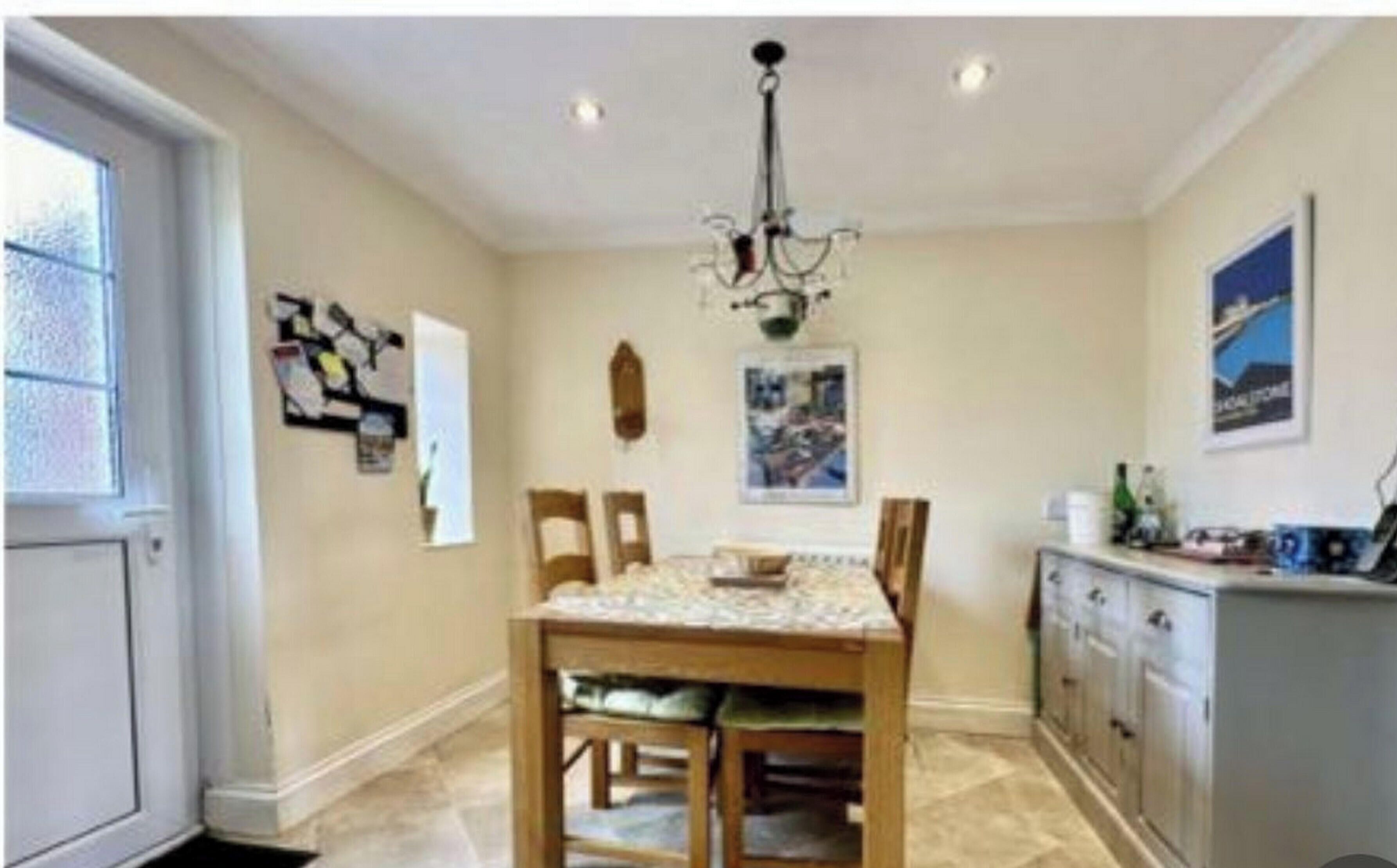 House, 2 Bedrooms | Dining room