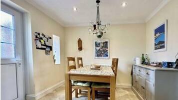 House, 2 Bedrooms | Dining room