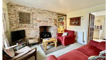 House, 2 Bedrooms | Living room