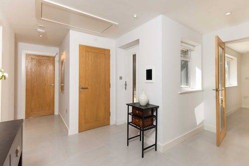 Spacious 4Bd Smart Home In Idyllic Rural Setting