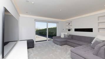 Casa, 4 quartos | Sala de estar