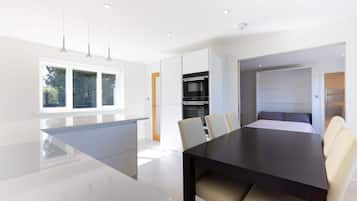 Casa, 4 quartos | Cozinha privada