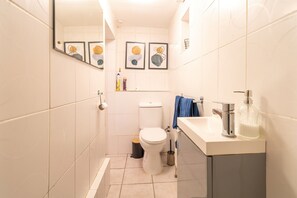 Apartment, 1 Bedroom | Bathroom - Private 1Bd Flat Near Gloucester Docks (Gloucester)