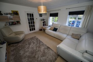 House, 4 Bedrooms | Living room
