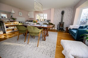 House, 4 Bedrooms | Dining room - Charming Country House Near Henley-On-Thames (Middle Assendon)
