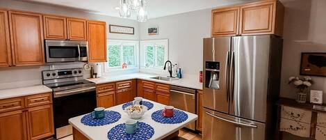 Mikrowelle, Ofen, Herdplatte, Geschirrspüler