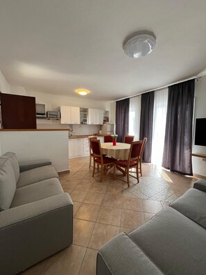 Living area - The perfect combination of peace and quiet and proximity to the sea for relaxing on the Adriatic. (Sveti Juraj)