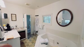 Jetted tub