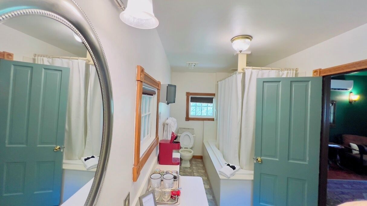 Shower, jetted tub, towels
