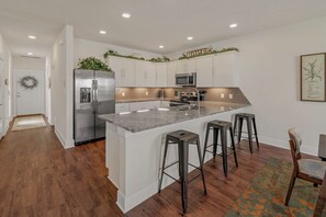 Microwave, oven, stovetop, dishwasher - The Green House- Entire townhouse in College Station, Texas! (College Station)