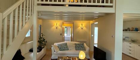 Televisie en een open haard