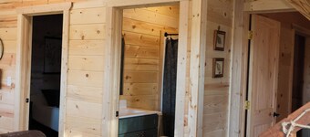 Large Cabin near Dam Entrance with Fiber Internet