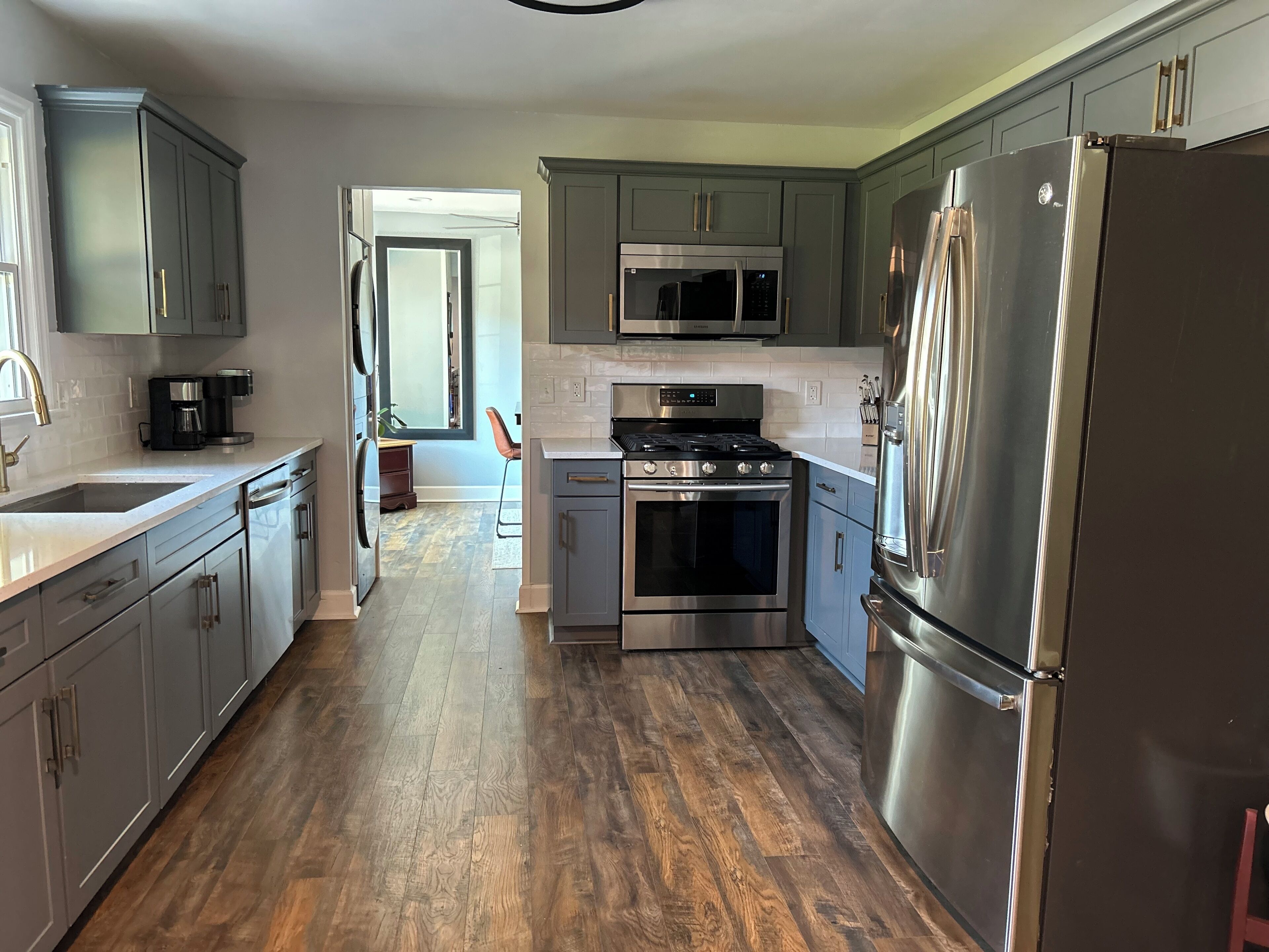 Mikrowelle, Ofen, Herdplatte, Geschirrspüler