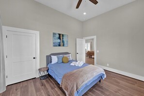 3 habitaciones, tabla de planchar con plancha, wifi y ropa de cama 