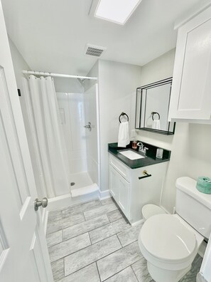 Towels, soap, shampoo, toilet paper
