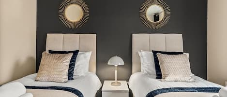 2 chambres, fer et planche à repasser, Wi-Fi gratuit, draps fournis