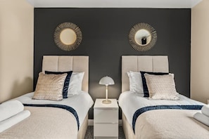 2 slaapkamers, een strijkplank/strijkijzer, gratis wifi, beddengoed