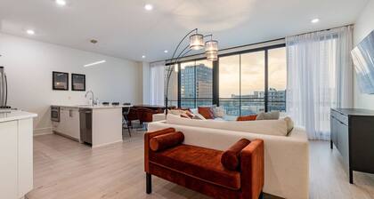 Downtown 3BR/3BA w/ Balcony Near French Quarter