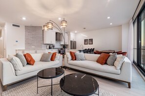 Smart TV - The Theodore 3BD/3B w/ Balcony - All King Bedrooms (New Orleans)