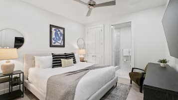 3 slaapkamers, een strijkplank/strijkijzer, gratis wifi, beddengoed