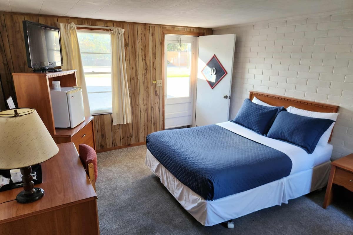 Ropa de cama de alta calidad, escritorio, wifi gratis y ropa de cama