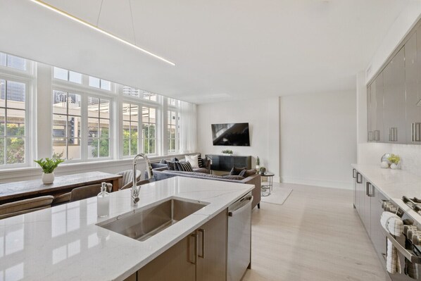 Interior - Luxury 3BD at The Theodore New Orleans- Walk to French Quarter/Superdome (New Orleans)