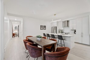 Dining - The Theodore 3BD/2B w/ Balcony - All King Bedrooms (New Orleans)