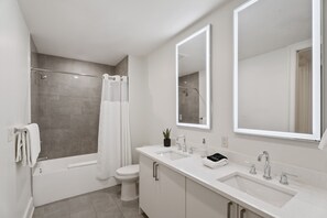 Hair dryer, towels - The Theodore 3BD/2B w/ Balcony - All King Bedrooms (New Orleans)