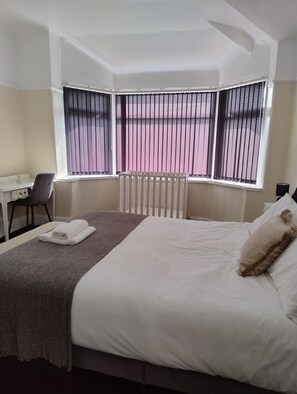 4 bedrooms, desk, iron/ironing board, travel crib