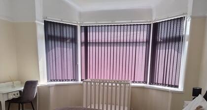 The Mancunian Pride Near United Stadium-4 BR Family house
