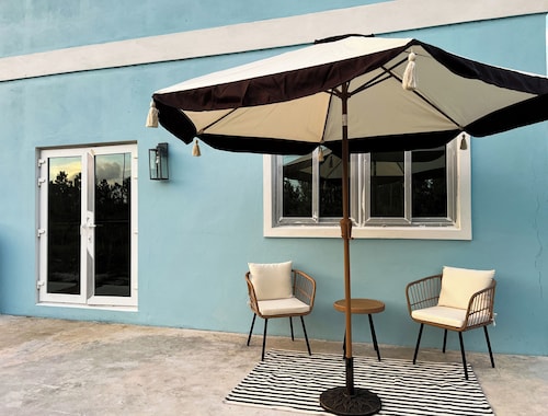 2-bedroom Condo in Nassau near Beach and Airport