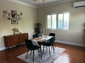 Dining - 2-bedroom Condo in Nassau near Beach and Airport (Nassau)