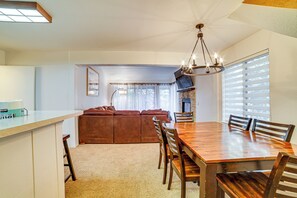 Dining - St Anton Condo in Mammoth Lakes! (Mammoth Lakes)