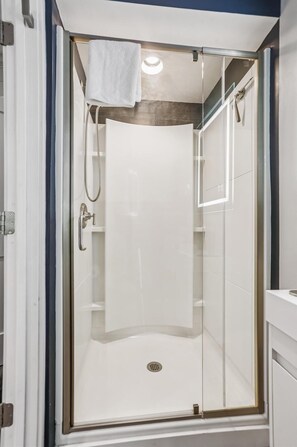 Apartment, Mehrere Betten, Whirlpool, Poolblick (Ocean Gate I104) | Badezimmer | Handtücher