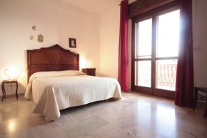 2 chambres, fer et planche à repasser, lit parapluie, Wi-Fi gratuit