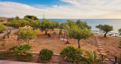 Bongiovi Houses - App. Azure - 2 min from the beach, with garden and sea view