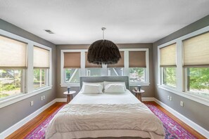 3 habitaciones, tabla de planchar con plancha, wifi y ropa de cama 
