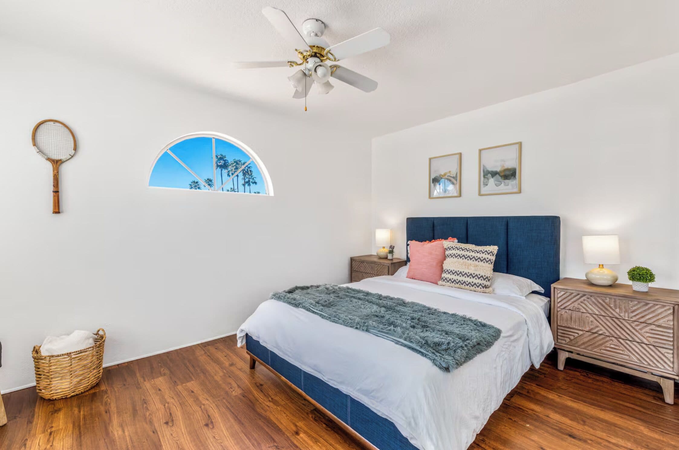 2 bedrooms, desk, WiFi (free), bed sheets