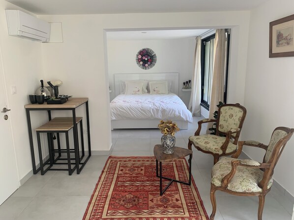 1 slaapkamer, een strijkplank/strijkijzer, wifi, beddengoed