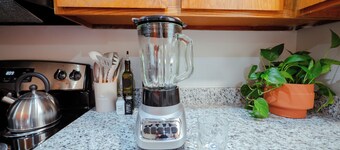 Quiet 2BR Apt with W/D and Carport Near KU